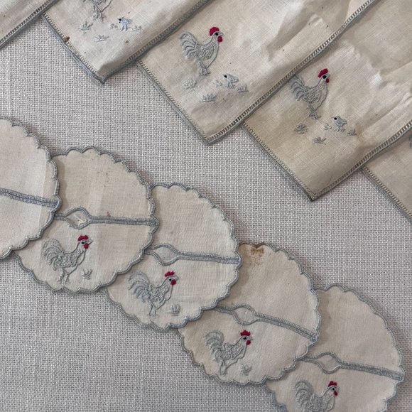 Vintage 1950's Rooster Linen Stemware Coaster Slippers with Napkins (Set of 6) - Picture 2 of 12
